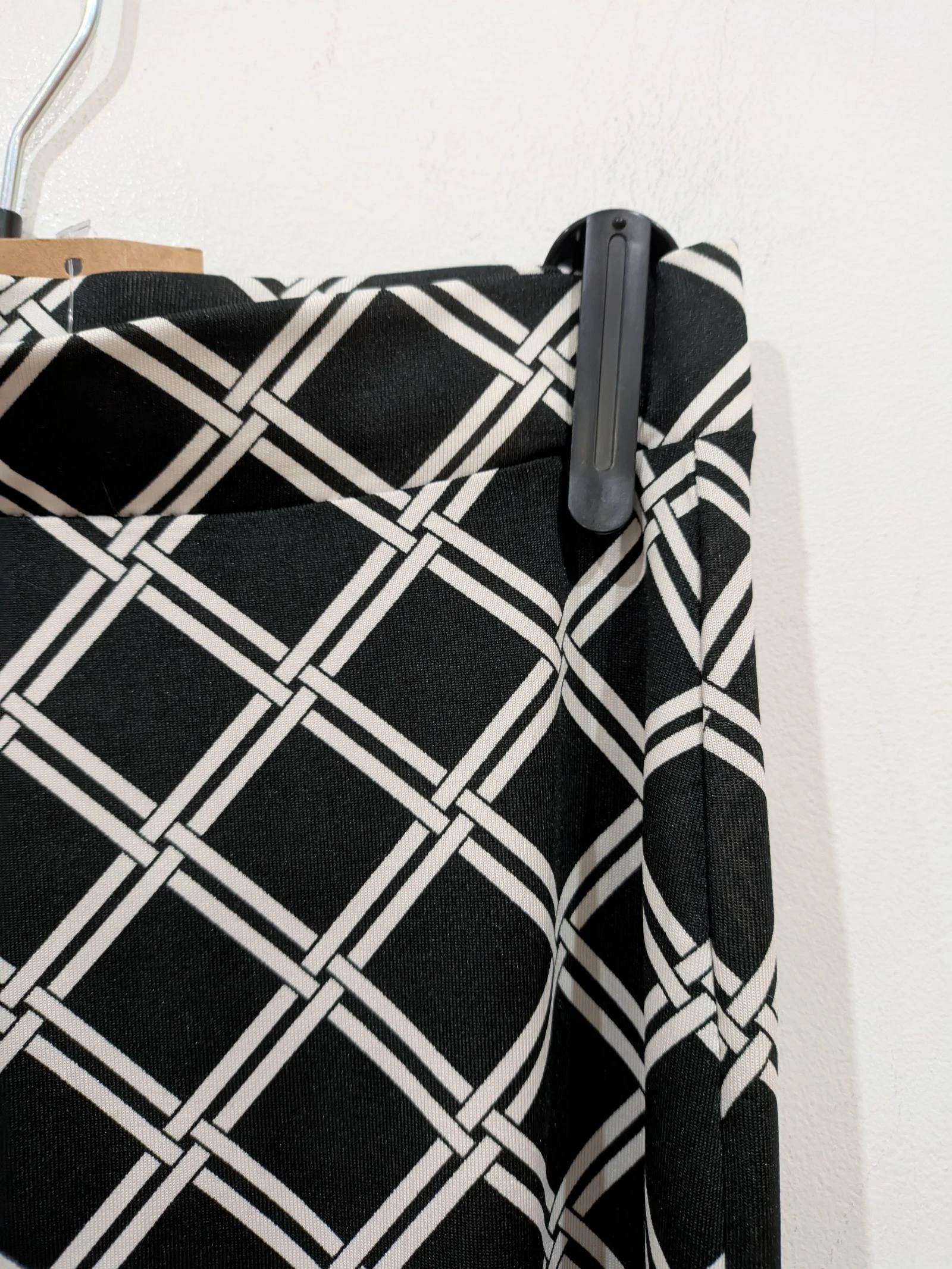 Pantalones anchos con estampado geométrico en blanco y negro talla M de Sfera  – photo 6